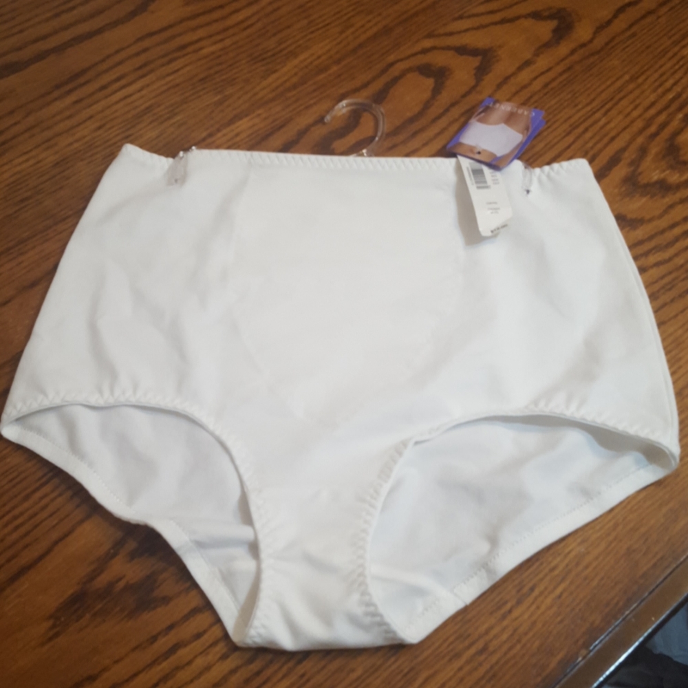 NWT Cabernet Shapewear Brief
